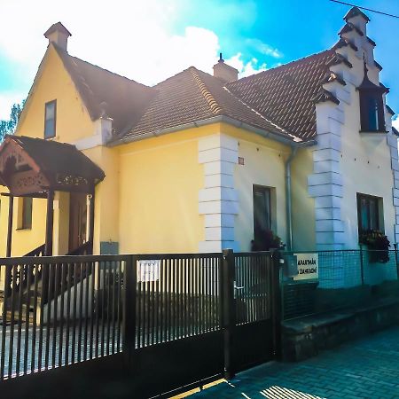Apartman V Zahradni Прахатице Экстерьер фото