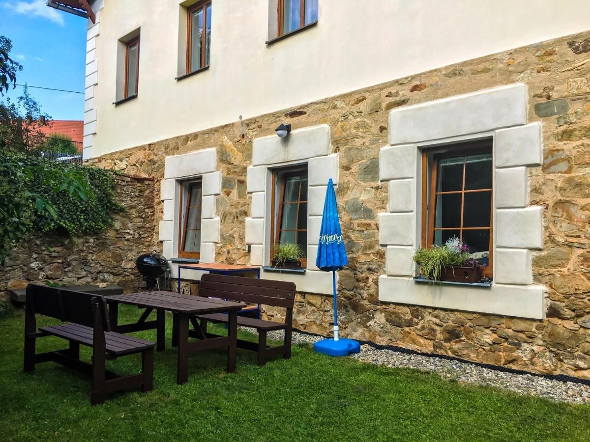 Apartman V Zahradni Прахатице Экстерьер фото