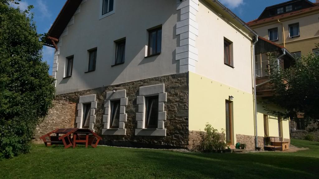 Apartman V Zahradni Прахатице Экстерьер фото